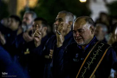 آیین لاله‌گردانی خدام حرم شاهچراغ(ع) در رثای شهادت امام رضا(ع)