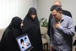 دیدار شهردار تبریز با خانواده شهدا