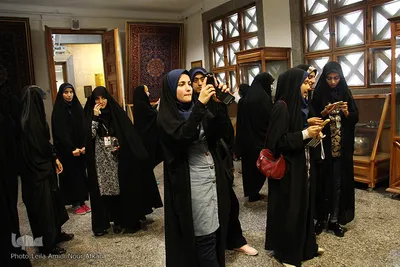 بازدید شرکت کنندگان مسابقات قرآن دانش آموزی از آرامگاه بوعلی سینا
