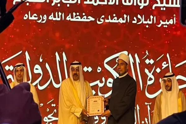 الأزهر يهنئ كلية القرآن لتتويجها بجائزة أفضل جهة قرآنية في العالم