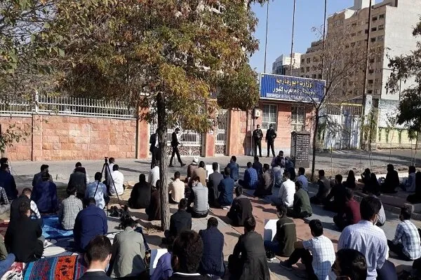 İran'da Fransa'nın İslam karşıtı tutumu protesto edildi