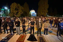 بازگشایی مسجد الاقصی در بیت المقدس بر روی نمازگزاران فلطسینی بعد از ۶۰روز ممنوعیت ورود و اقامه نماز