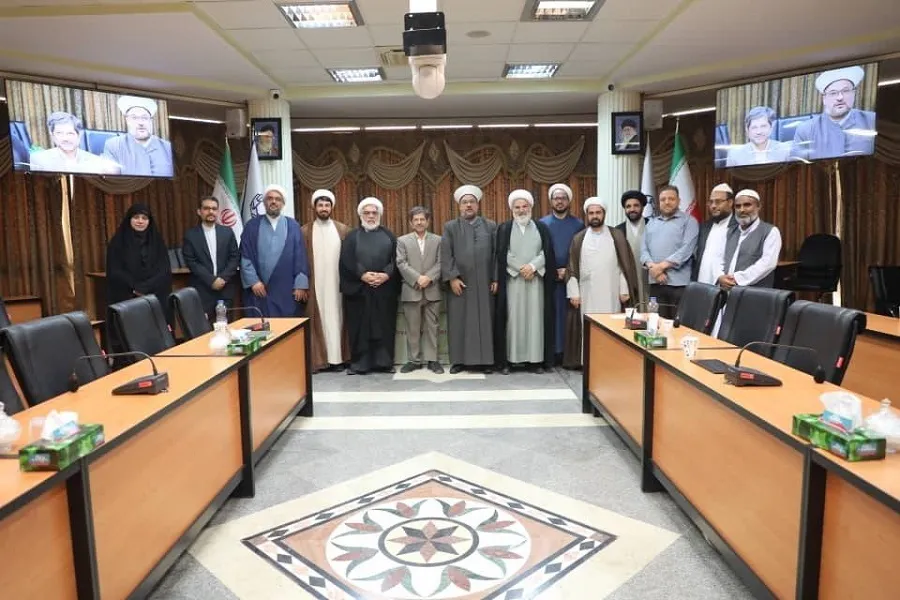 مشاركة تجمع العلماء المسلمين في ندوة جامعة الأديان والمذاهب في إیران + صور