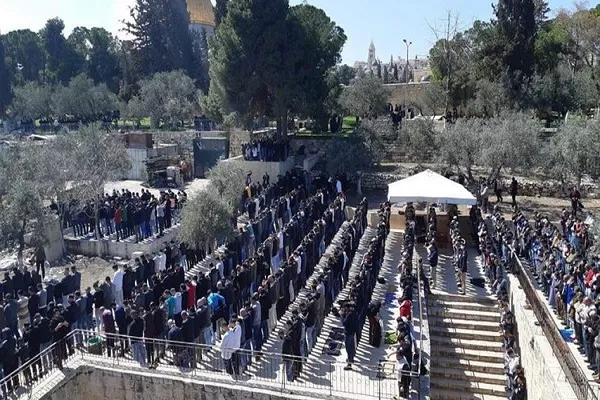 Cuma namazı Mescid-i Aksa'da 40 bin kişinin katılımıyla gerçekleşti