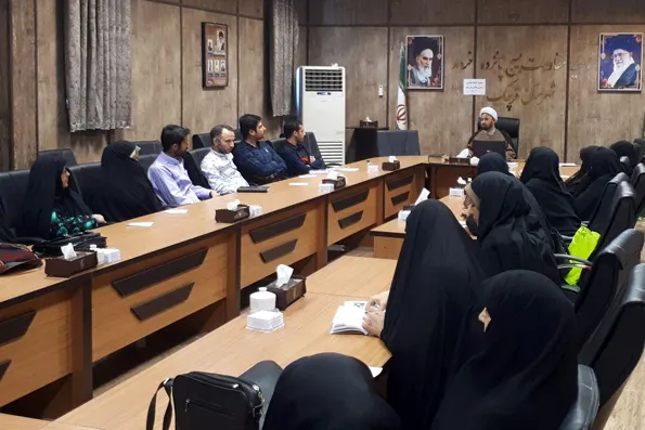 فرهنگیان اقتصاد مقاومتی را در جامعه پیاده‌سازی کنند