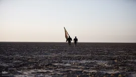 حرکت محبان امام حسین (ع) با پای پیاده به سمت کربلا از جنوبی ترین مناطق عراق