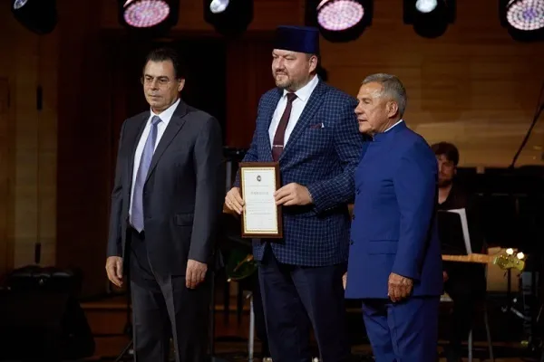 Имам-мухтасиб Рамиль Фасхудинов получил Благодарственное письмо Президента Республики Татарстан