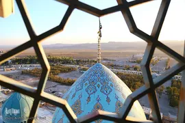 آیین تعویض پرچم گنبد آستان مسجد مقدس جمکران در آستانه ایام فاطمیه