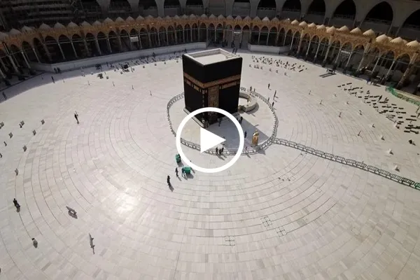 بالفيديو...تعقيم الكعبة المشرفة في مكة المكرمة لمواجهة كورونا