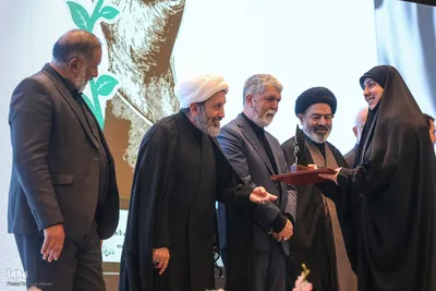آیین پایانی و مراسم اهدای جوایز نخستین دوره جایزه جهانی شعر امام شهید(ره) 