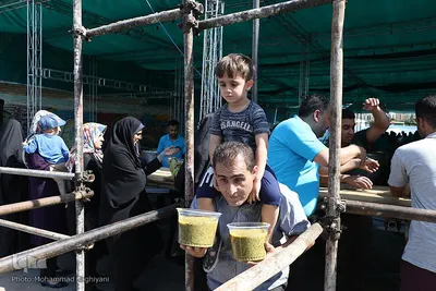 پخت و توزیع بیست تُن آش نذری درکرج
