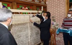 نسج أفخم سجادة قرآنیة في العالم بمدينة 