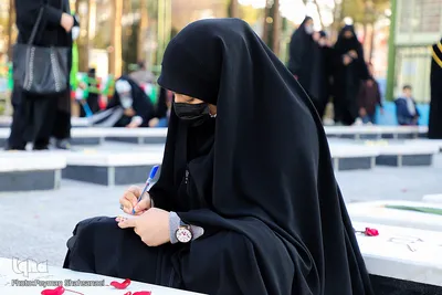 عطر افشانی و گلباران قبور مطهر شهدا - اصفهان