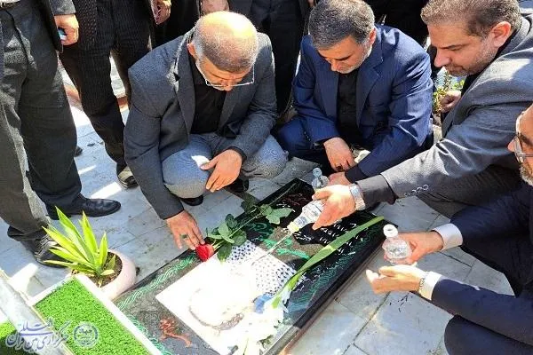 آیین عطرافشانی و تجدید میثاق با آرمان های شهدا در ساری