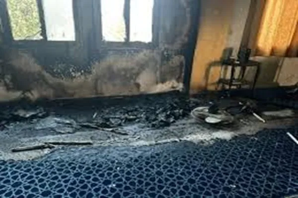 Une nouvelle mosquée palestinienne incendiée par des colons sionistes