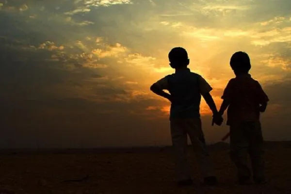 مَنْ لَمْ يَحْتَمِلْ زَلَلَ الصَّديقِ ماتَ وَحيداً