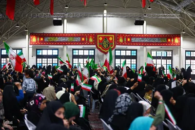 تجدید بیعت دختران و مادران اصفهانی با رهبر انقلاب در گلستان شهدا