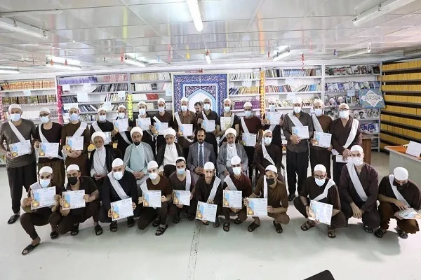 İmam Hüseyn (ə) ziyarətgahı İraqda Quranı əzbərləyən məhbusları təqdir edib