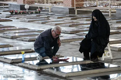 غبار روبی و عطر افشانی مزار مطهر شهدا بمناسبت هفته ی دفاع مقدس‎