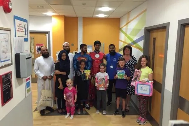 Solidaritas Muslim Bolton Inggris dengan Anak-anak yang Membutuhkan