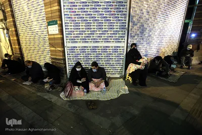 Muslime begehen die Nacht der Bestimmung auf dem Palästina-Platz