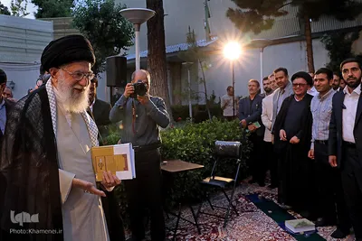 دیدار جمعی از شاعران و اهالی فرهنگ و ادب با رهبر انقلاب