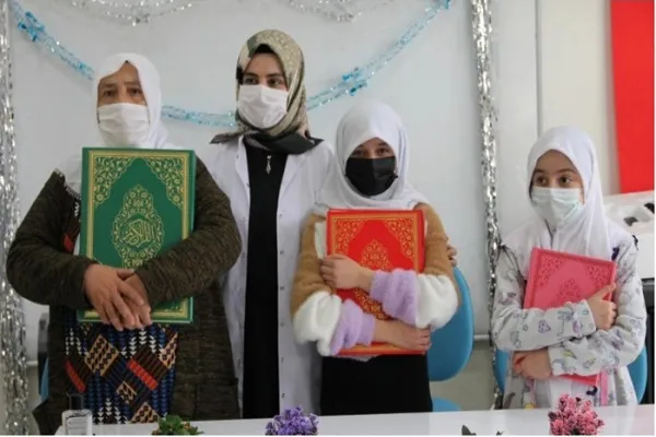 70 yaşında Kur'an-ı Kerim okumayı öğrendi