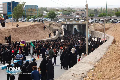 پیاده‌روی دلدادگان اربعین حسینی در خمینی‌شهر