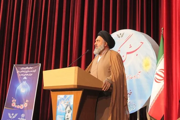 جشن گلریزان زمینه آزادسازی نفس از اسارت مال دنیا را فراهم می‌کند