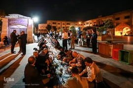 سفره افطاری ساده در بازار پانزده خرداد