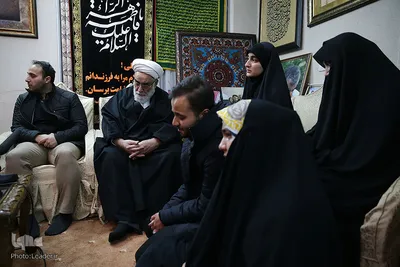 حضور رهبر معظم انقلاب در منزل سردار شهید سپهبد سلیمانی