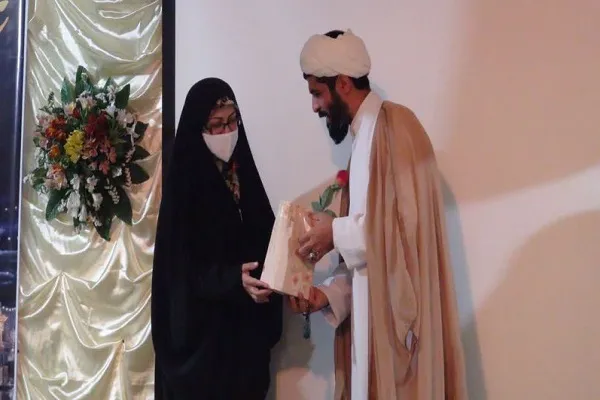 حفاظ مدرسه شبانه‌روزی حفظ یک‌ساله قرآن و نهج‌البلاغه در کاشان تجلیل شدند
