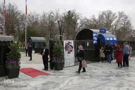مسافران نوروزی در آرامگاه فردوسی مشهد