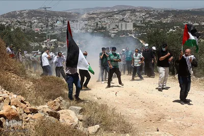 یورش نظامیان صهیونیست به تظاهرات فلسطینیان علیه شهرک‌سازی در شهرک «عصیره» استان نابلس کرانه باختری 