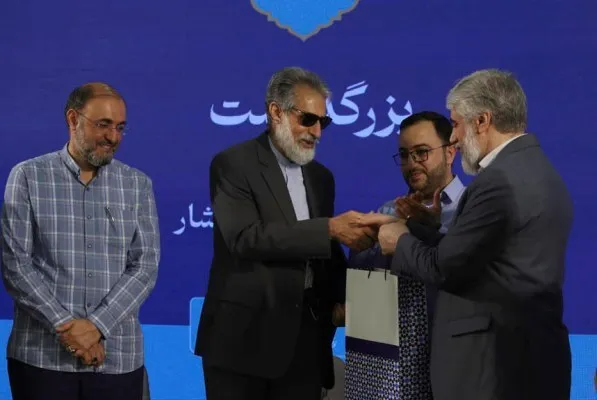 تولیدات فرهنگی قابل‌ قبولی در سایه استادان خواهیم داشت
