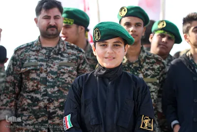 سید مهدی کامرانیان، عضو بسیج مسجد ایزدخاستیهای اهواز، 11 سال سن دارد و می‌گوید بسیج یعنی متحد شدن.