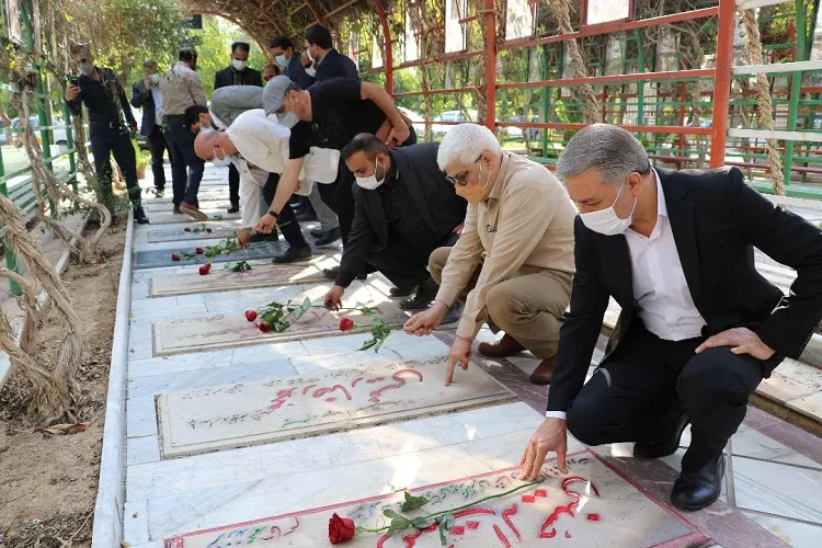 میثاق مجدد اصحاب رسانه فارس با شهدا / تلاش برای رفع مشکل مسکن خبرنگاران