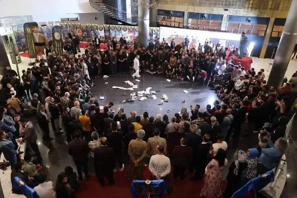اجرای هنرمندان کردستانی در جشنواره بین‌المللی «تئاتر خیابانی کرکوک»