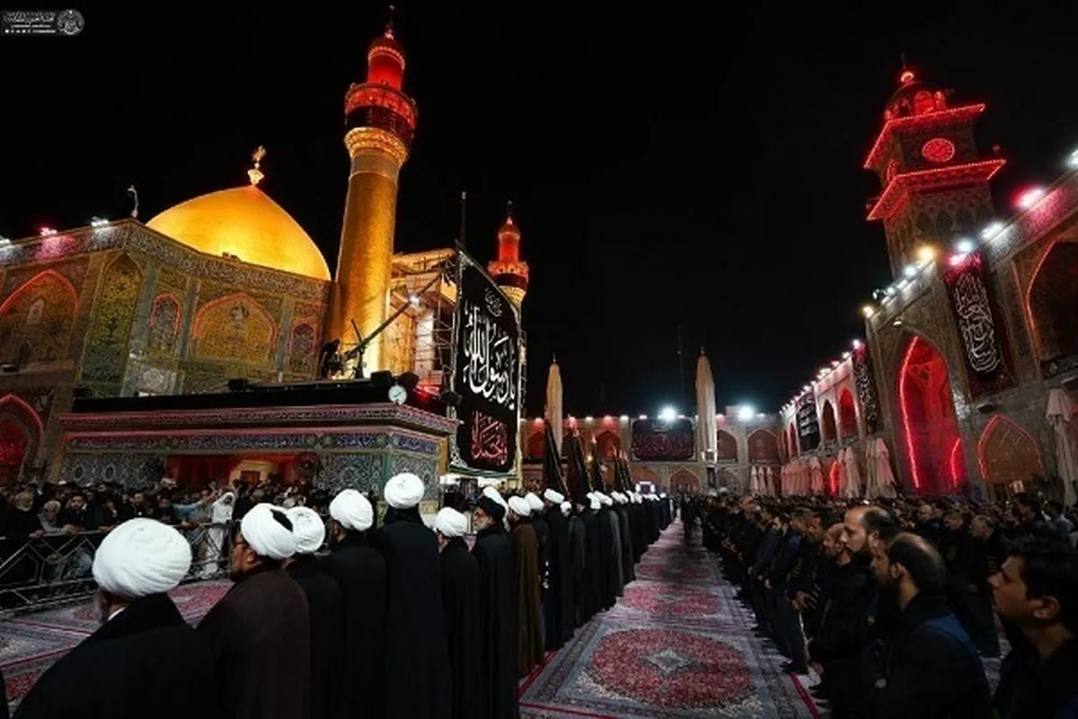 Bendera ya Maombolezo yapandishwa kwenye Haram Takatifu ya Najaf katika Maadhimisho ya Kufariki kwa Mtume (SAW)