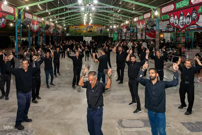 عزاداری شب هشتم محرم در گلستان شهدای اصفهان