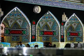 نصب پرچم های سیاه در آستان مقدس امام حسین(ع)