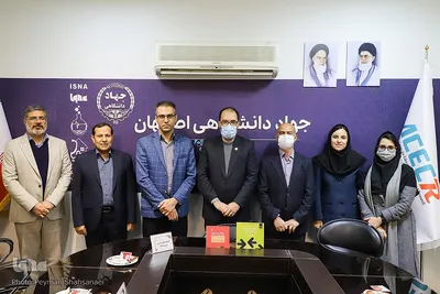 آیین تجلیل از نویسنده، داور و مترجم برتر سال ۱۴۰۰ جهاددانشگاهی واحد اصفهان
