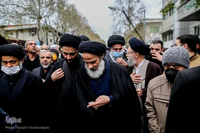 Tausende Menschen nehmen Abschied von Ayatollah Alavi Gorgani