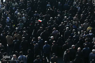 تشییع پیکرهای ۱۰۰ شهید گمنام از مقابل دانشگاه تهران