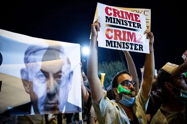 Manifestantes israelíes a Netanyahu: Tu tiempo se ha acabado