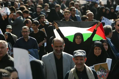 Millionen Menschen bei Trauerfeier für Märtyrer Ayatollah Raisi und seine Gefährte