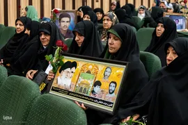 مراسم تکریم از مادران و همسران شهدا
