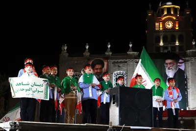 نمایش پهپاد شاهد ۱۳۶ در اجتماع شبانه تبریزی‌ها