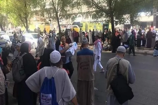 حريق في أحد فنادق مكة وإخلاء 700 حاج