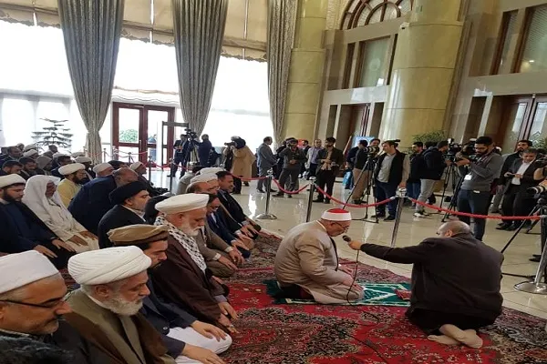 اقامه نماز وحدت در کنفرانس وحدت